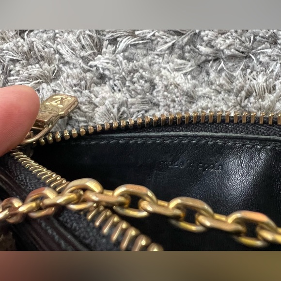 LOUIS VUITTON Black Epi Leather Noir Pochette Cles - Picture 9 of 10